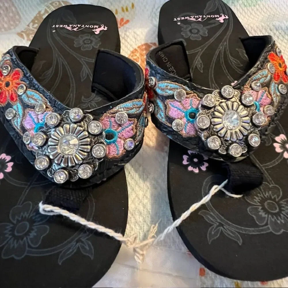 NWOT MONTANA WEST GIRLS SIZE S/M 12-13 RHINESTONE FLIP FLOPS